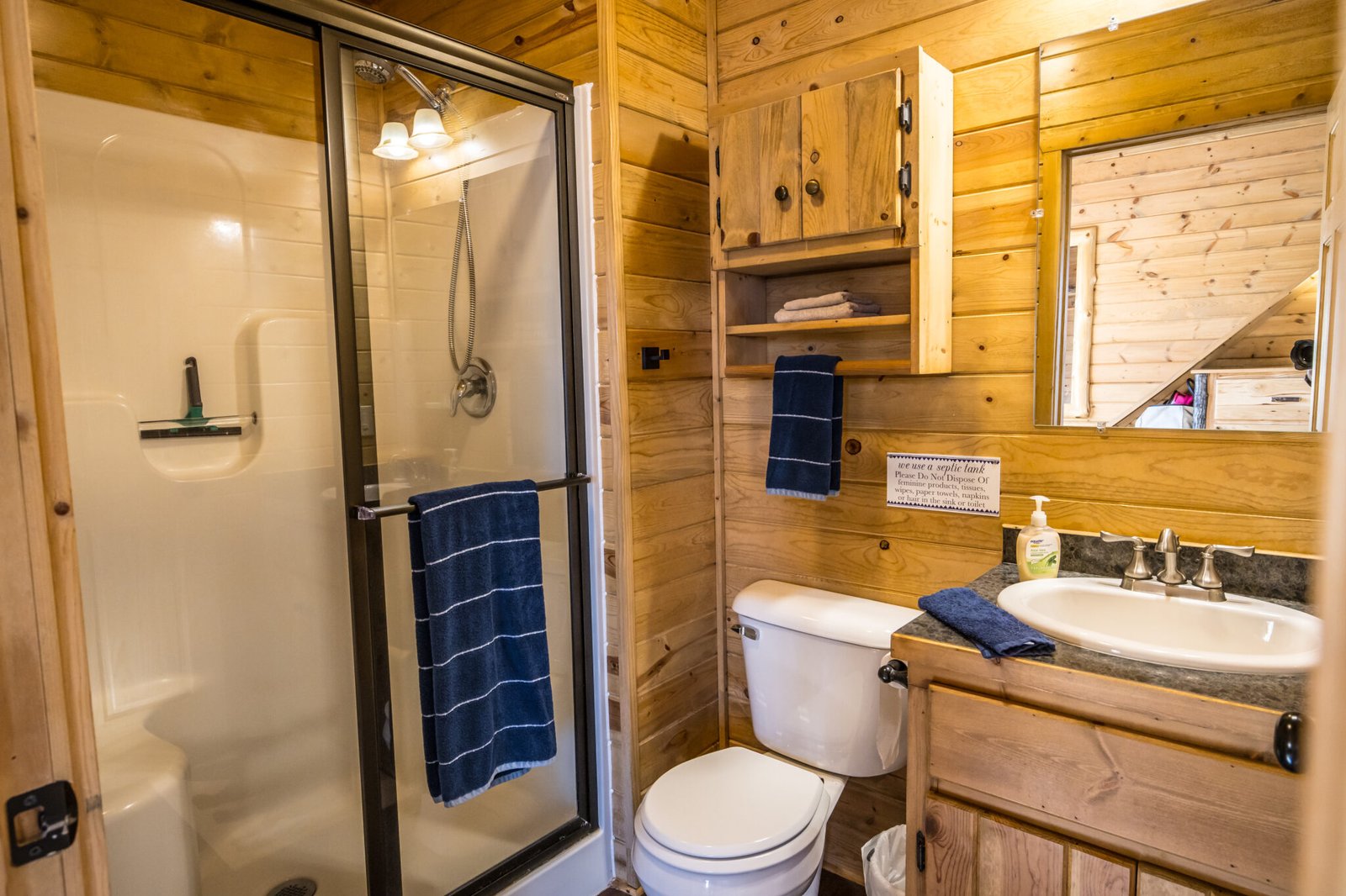 2nd Floor Master Bathroom at Lakeside Cabin