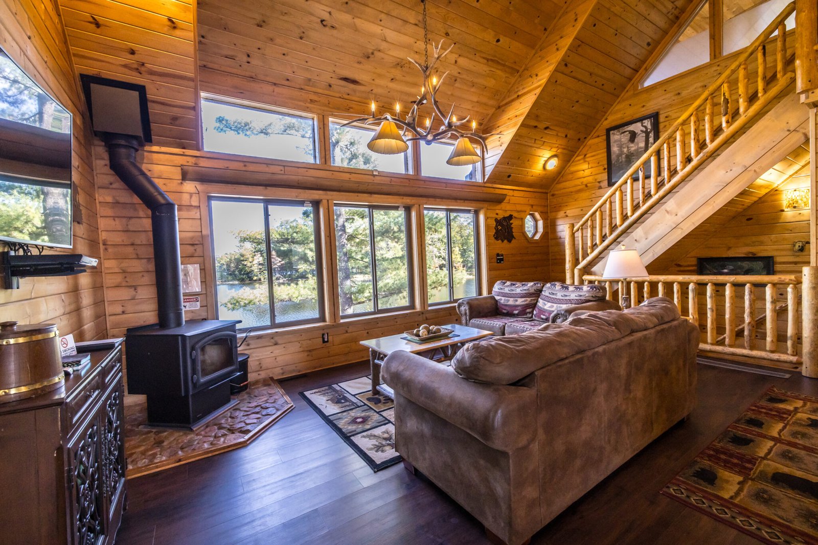 Living room at Lakeside Cabin