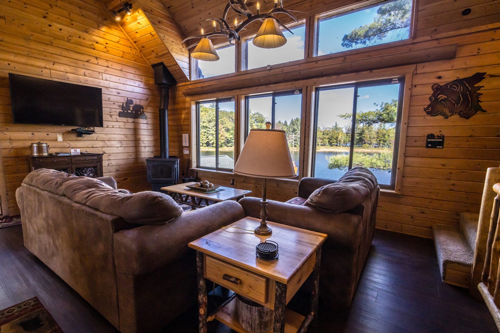 Family room at Lakeside Cabin